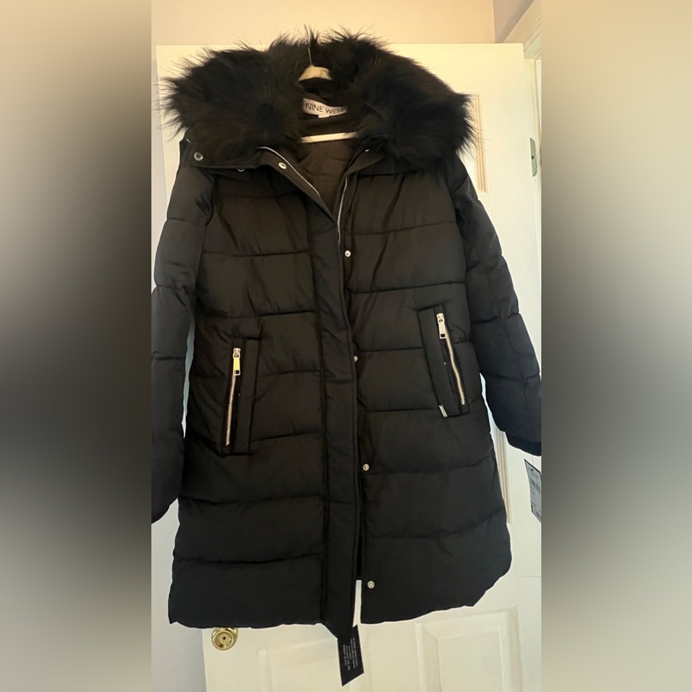 Nine West puffer coats. Black size M,